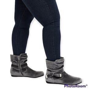 NIB 7.5W Torrid Women Grey Velvet Bow Ankle Bootie Extra Wide Width Side Zip fla